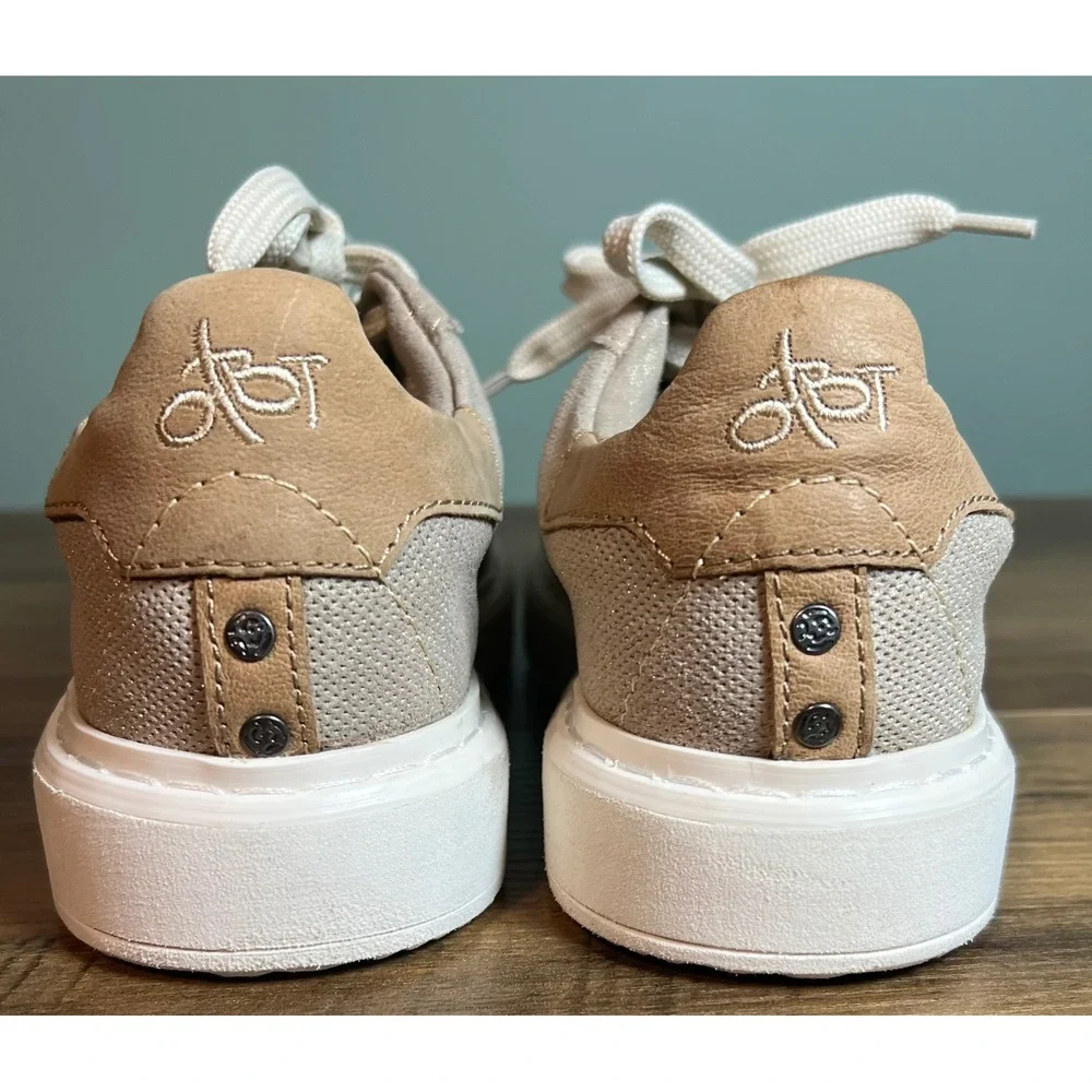 OTBT Normcore Gold Shimmer Leather Platform Sneakers Womens 6.5 Low Top Shoes